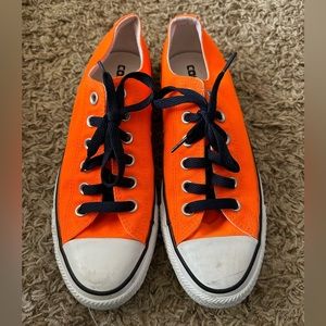 Converse All Stars Men’s 6 women’s 8 like new